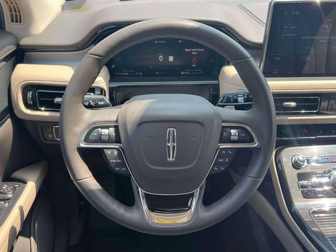 Used 2022 Lincoln Nautilus AWD w/ Premium Package image 15