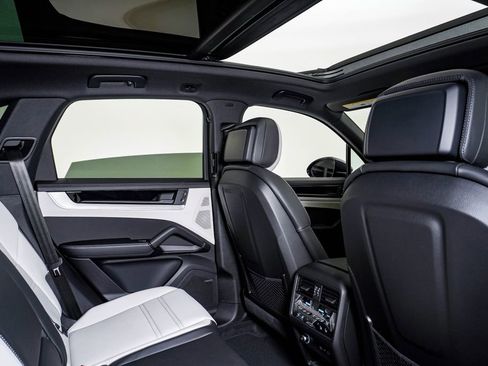 New 2026 Porsche Cayenne S image 16