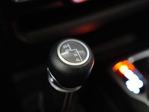 Used 2019 Jeep Wrangler Unlimited Sahara w/ Uconnect 4C Nav & Sound Group AWD/4WD image 24