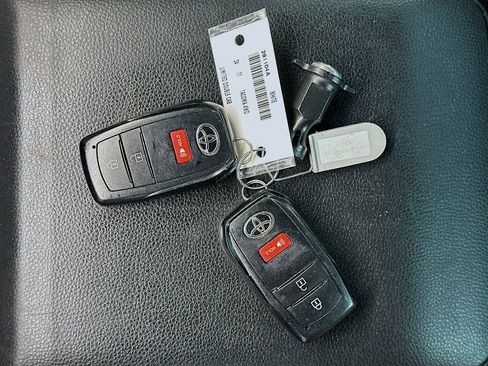 Used 2024 Toyota Tacoma TRD Off-Road image 34