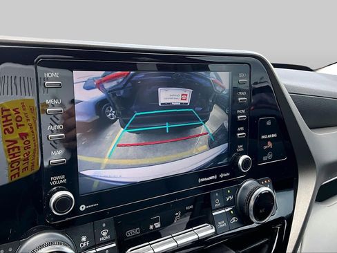 Used 2022 Toyota Highlander XLE FWD image 27