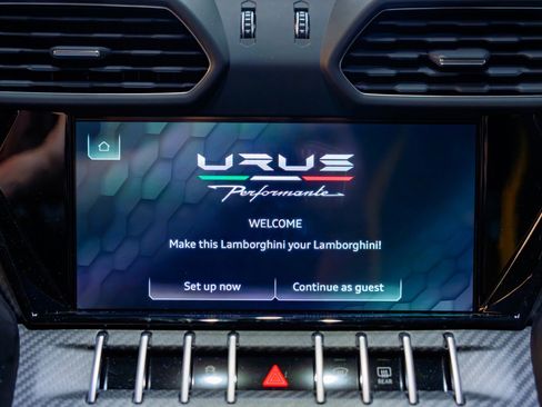 Used 2024 Lamborghini Urus Performante image 38