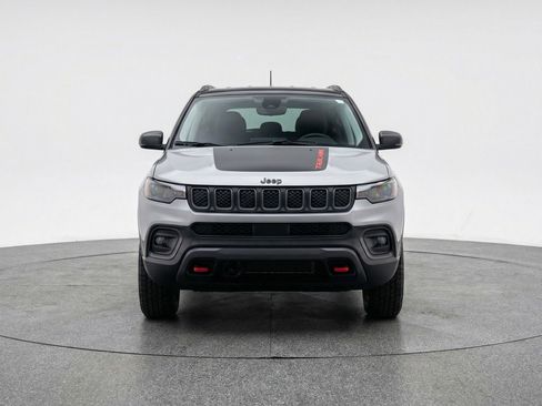 Used 2025 Jeep Compass Trailhawk image 1