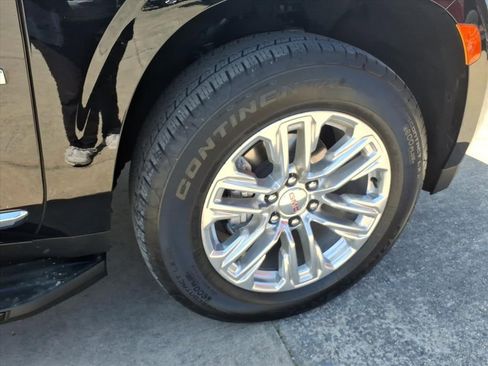 Used 2024 GMC Yukon SLT w/ SLT Luxury Package image 9