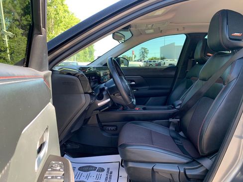 Used 2025 Nissan Kicks SR w/ SR Premium Package FWD image 24
