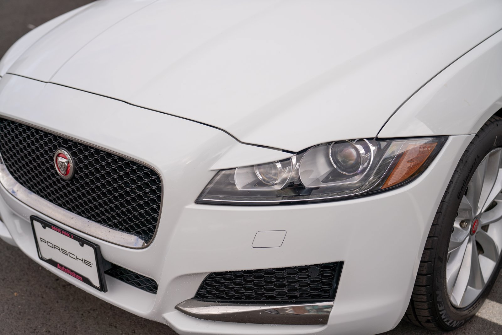 Used 2018 Jaguar XF Premium AWD/4WD image 29