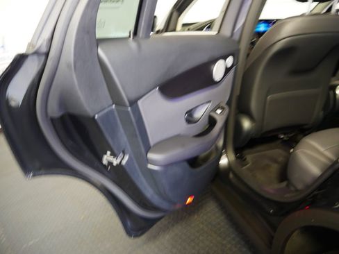 Used 2020 Mercedes-Benz GLC 300 4MATIC image 12