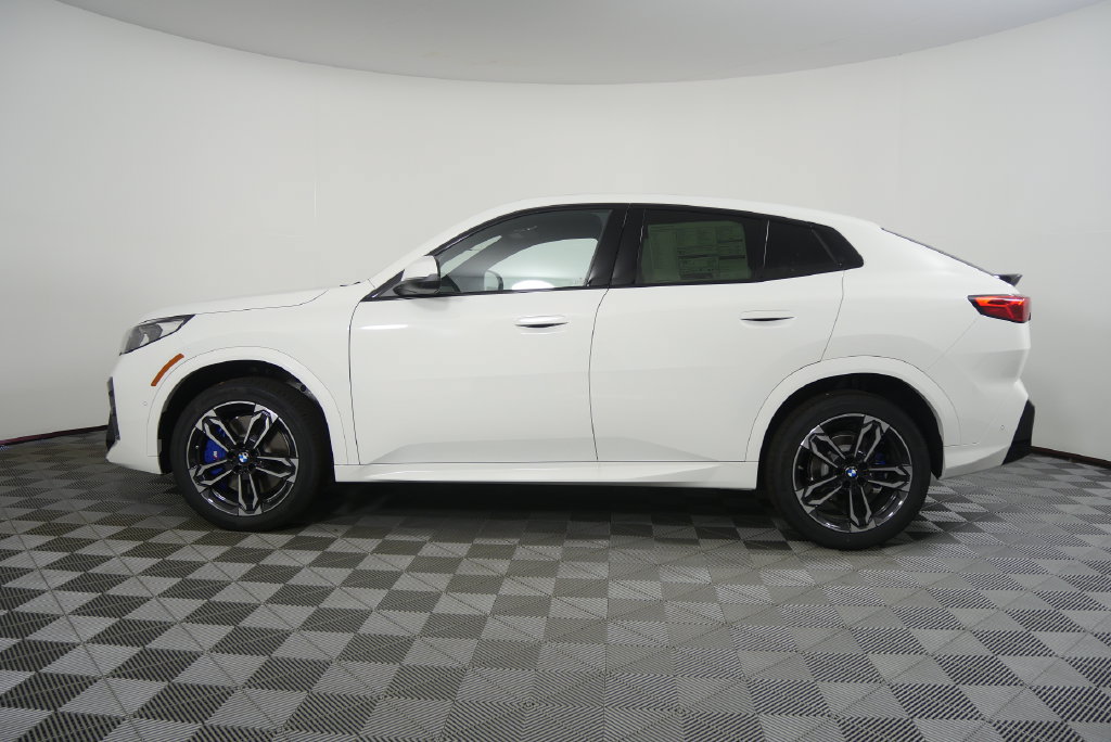Used 2026 BMW X2 xDrive28i w/ Technology Package AWD/4WD image 2
