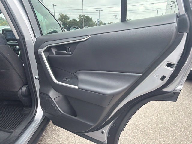 Used 2022 Toyota RAV4 LE AWD/4WD image 11