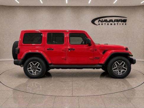 Used 2025 Jeep Wrangler Unlimited Sahara AWD/4WD image 8