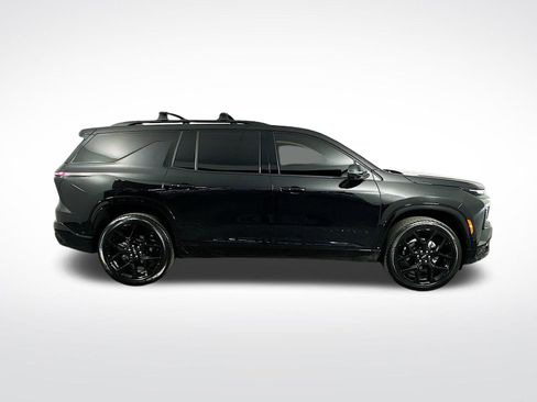 Used 2025 Chevrolet Traverse RS image 9