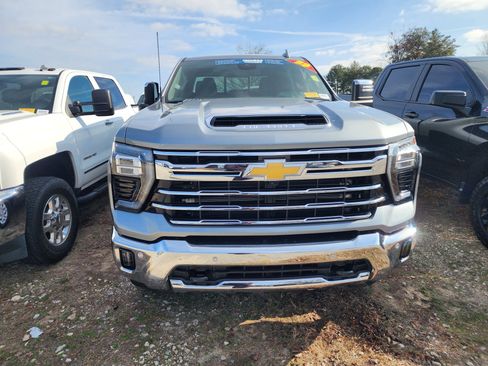 Used 2025 Chevrolet Silverado 2500 LTZ w/ LTZ Convenience Package image 2