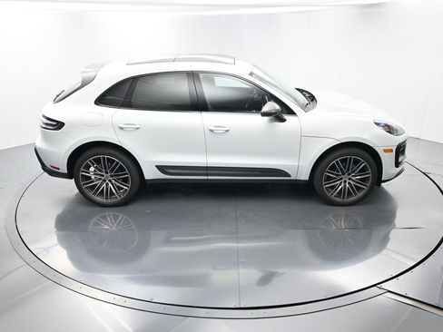 Used 2025 Porsche Macan image 40