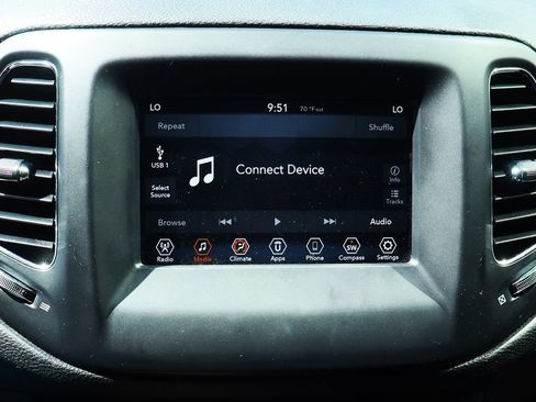 Used 2019 Jeep Compass Latitude FWD image 48