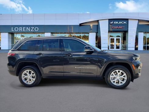 Used 2024 Jeep Grand Cherokee Limited w/ Luxury Tech Group II RWD image 4