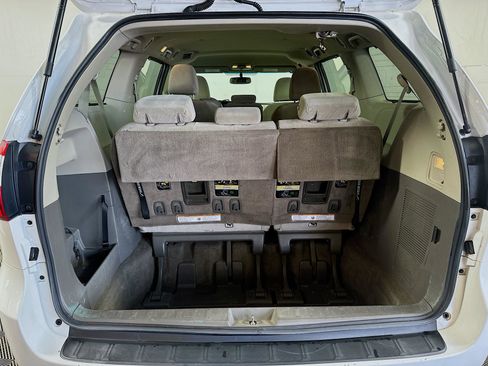 Used 2017 Toyota Sienna LE image 23