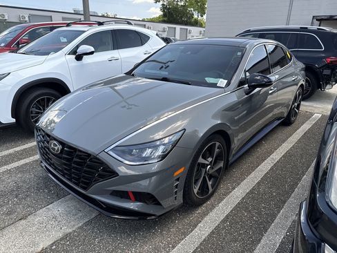 Used 2023 Hyundai Sonata SEL Plus FWD image 2