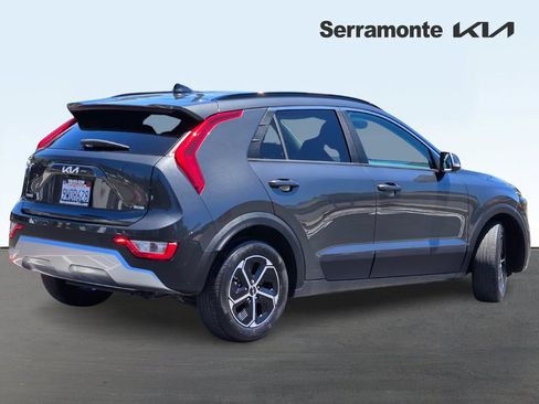 Used 2025 Kia Niro EX FWD image 4