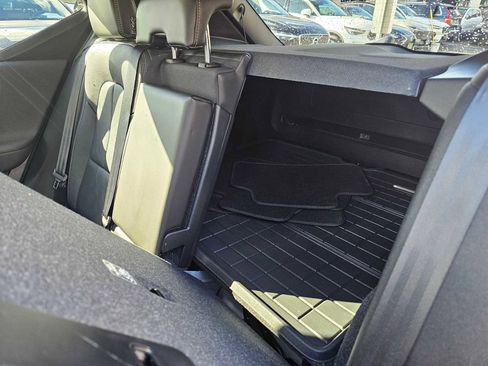 Certified 2025 Volvo XC40 B5 Plus w/ Climate Package AWD/4WD image 19