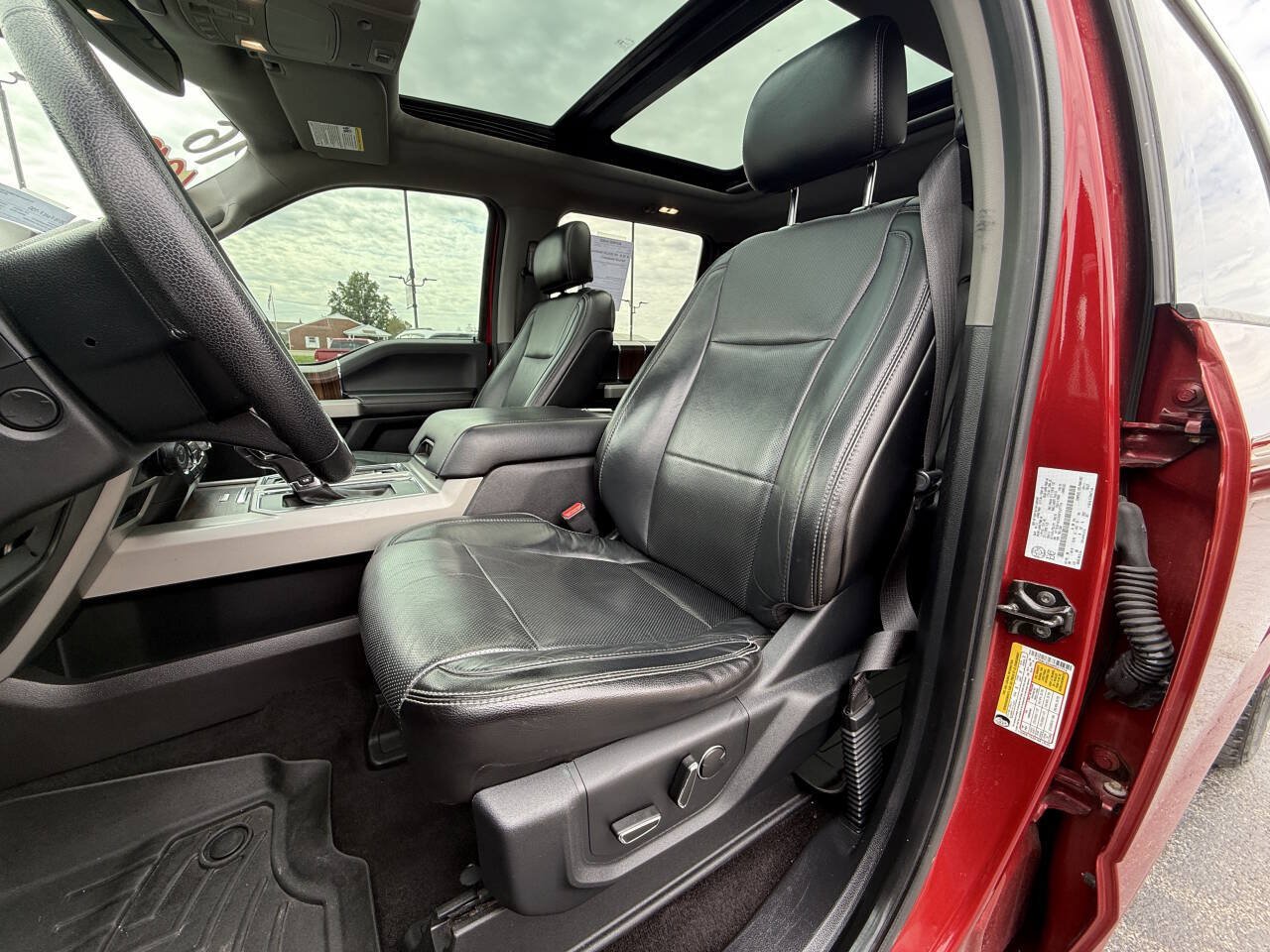 Used 2016 Ford F150 Lariat w/ Equipment Group 502A Luxury AWD/4WD image 11