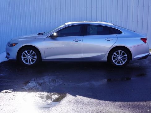 Used 2016 Chevrolet Malibu LT image 3