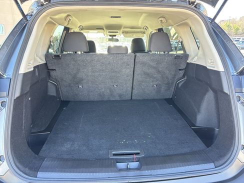Used 2023 Nissan Rogue S image 23