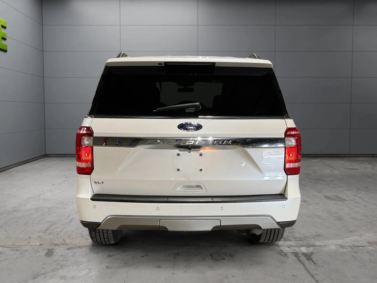 Used 2018 Ford Expedition XLT w/ Equipment Group 201A AWD/4WD image 11