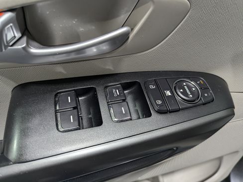 Used 2020 Kia Sedona EX image 16