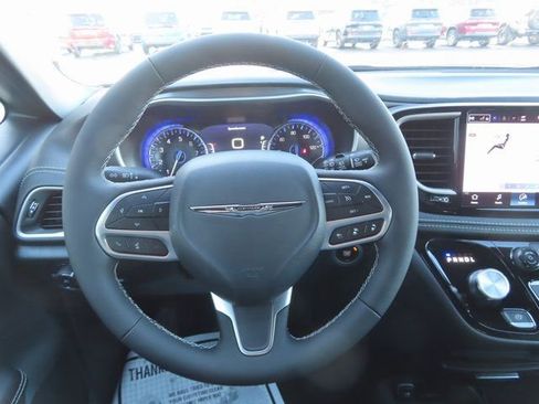 New 2026 Chrysler Pacifica Select image 31