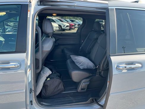 Used 2024 Toyota Sienna XSE w/ XSE Plus Package FWD image 11
