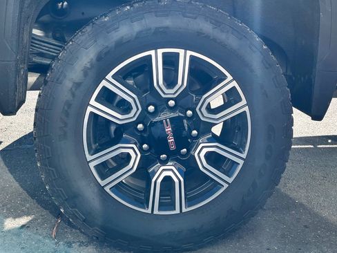 Used 2021 GMC Sierra 2500 AT4 w/ AT4 Premium Plus Package image 10