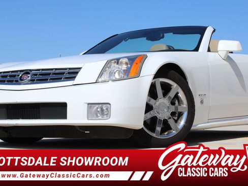 Used 2008 Cadillac XLR RWD image 1
