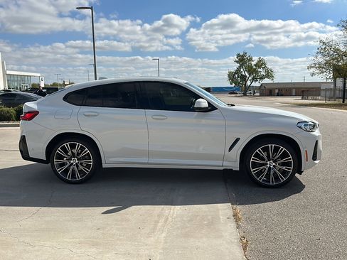 Used 2022 BMW X4 xDrive30i w/ M Sport Package image 9