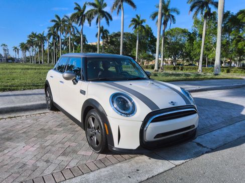 Used 2023 MINI Cooper 4-Door Hardtop FWD image 1