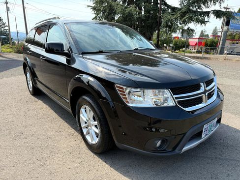 Used 2014 Dodge Journey SXT image 8