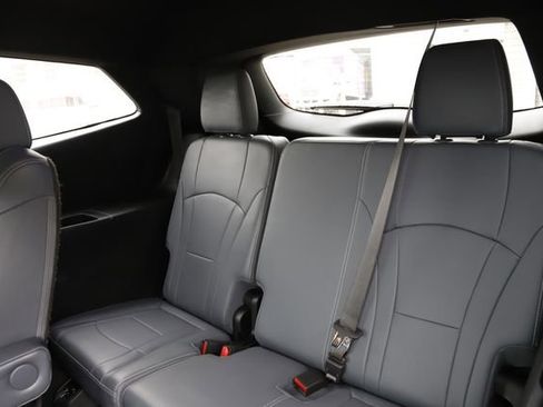 Used 2022 Buick Enclave Essence FWD image 17