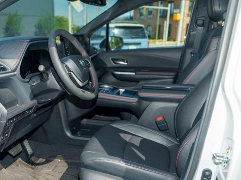 Used 2025 Toyota Sienna XSE w/ XSE Plus Package image 16