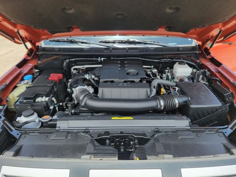 Used 2025 Nissan Frontier PRO-4X w/ Pro Convenience Package image 41