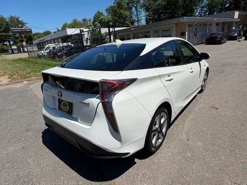 Used 2016 Toyota Prius Three Touring FWD image 5