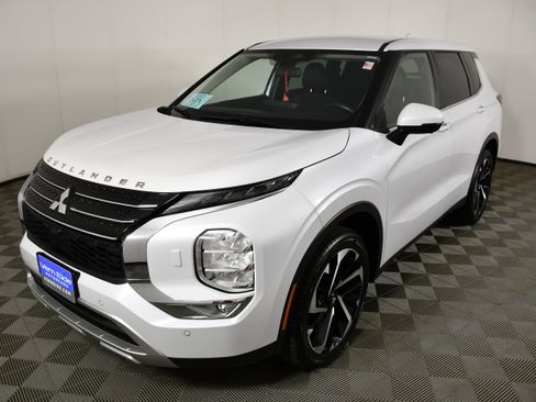 Used 2023 Mitsubishi Outlander SE AWD/4WD image 8