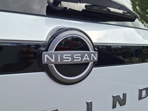 New 2026 Nissan Pathfinder Platinum FWD image 16