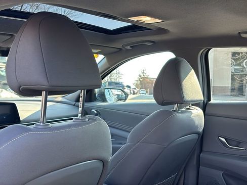 Used 2025 Hyundai Elantra SEL image 32