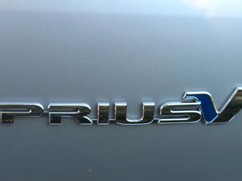 Used 2012 Toyota Prius V Five w/ Preferred Accessory Pkg FWD image 25