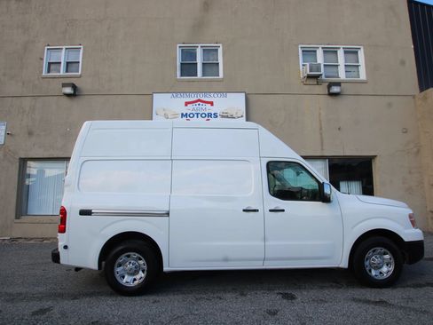Used 2017 Nissan NV 3500 SV RWD image 4