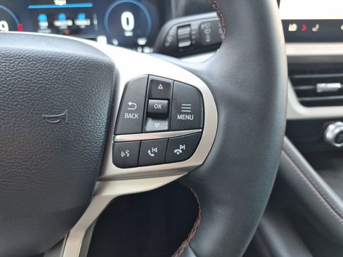 Used 2025 Ford Explorer Active image 27