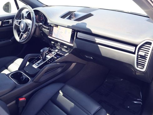 Certified 2023 Porsche Cayenne AWD/4WD image 25