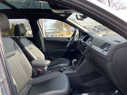 Used 2022 Volkswagen Tiguan SE R-Line image 34