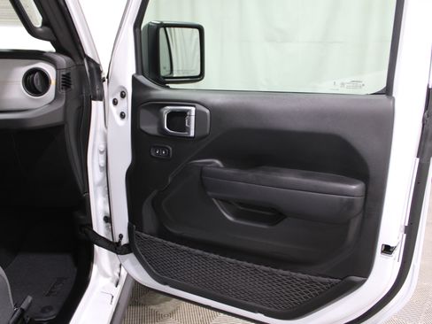 Used 2025 Jeep Wrangler Sport image 28