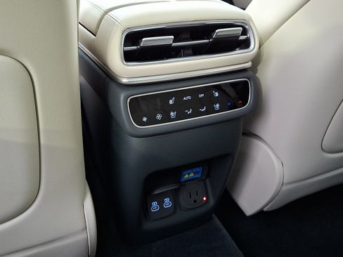 Used 2025 Genesis GV80 3.5T Prestige AWD/4WD image 11