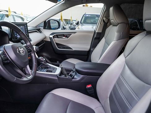 Used 2020 Toyota RAV4 XLE Premium image 17